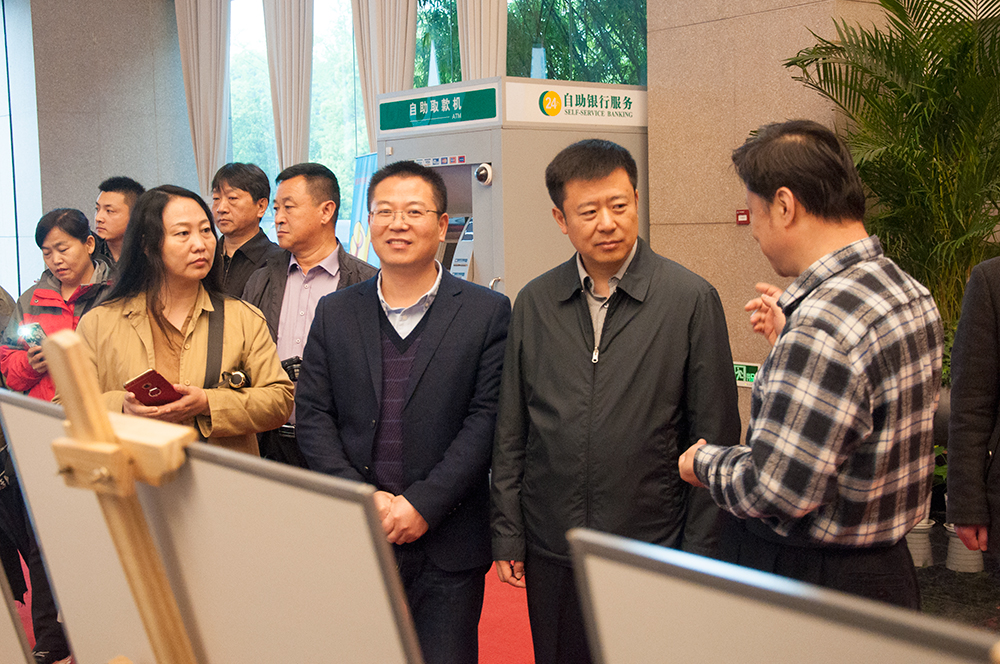 1904758eb4cd717a3b.jpg