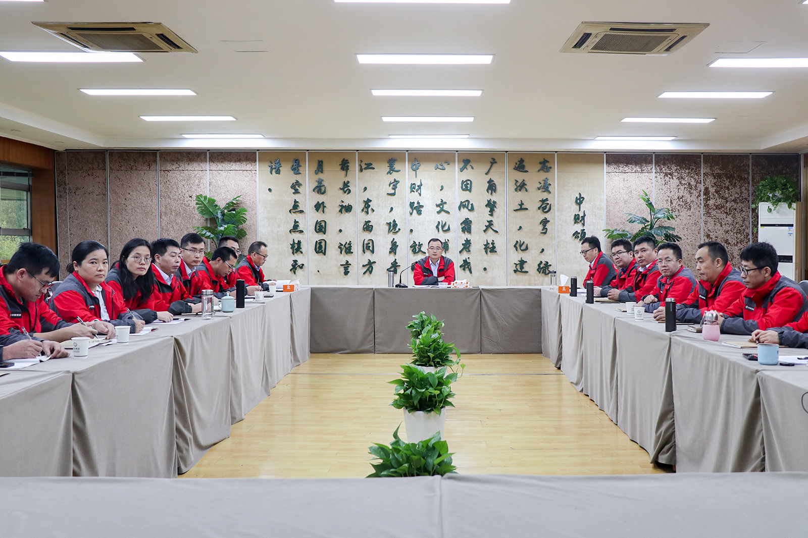 浙江hth官方网页入口型材10月份工作总结会议照片.jpg