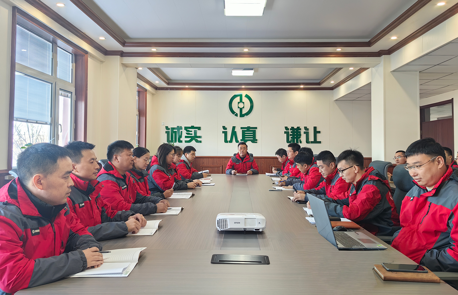 吉林hth官方网页入口10月份工作总结会照片.jpg