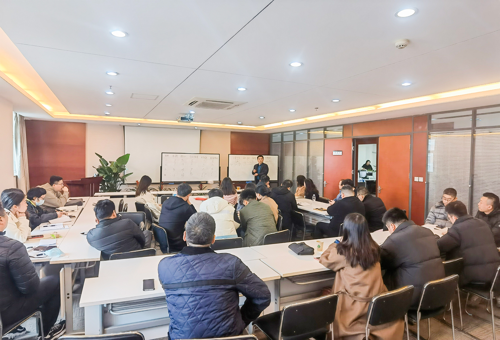 65a4c9e4cfd9e.jpg 武汉广角2.jpg