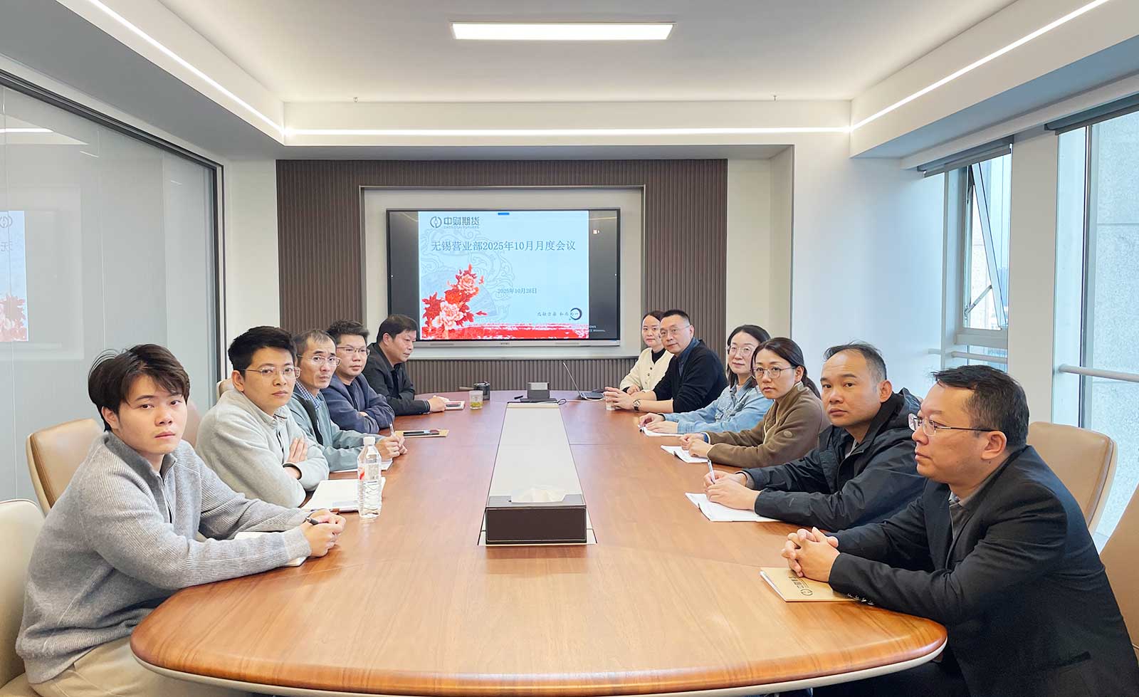 69044f5aee943.jpg 69044f5aee943.jpg